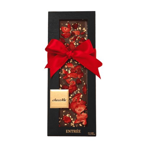 ChocoMe Entrée tejcsokoládé liofilizált eperrel, málnával, 23 karátos arannyal (110g) – díszszalaggal, logózható kártyával