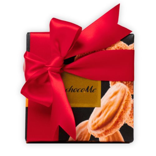 ChocoMe Raffinée Guérande sós szőkecsokoládéval bevont szicíliai mandula (120g) – díszszalaggal, logózható kártyával